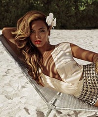 Beyoncé Hits The Beach In Style As The New Face Of H&M bey
