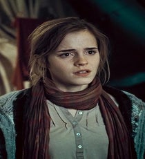 Hermione isn't afraid to show emotion. She lets herself cry, feels hurt, and gets jealous — even if she shows it by dive bombing poor Ron with birds. Katniss swallows her pain.
Photo: Courtesy of Warner Bros.
sad