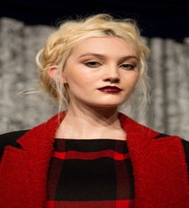 We love this fluffy, voluminous take on milkmaid braids, created by Antonio Corral Calero for Moroccanoil at the Alice + Olivia presentation. The dark, vampy lip combined with the devil-may-care texture takes the Heidi connotations out of this classic style.
Photo: Stephen Churchill Downes for Moroccanoil alice-and-olivia-photoshop