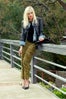 how to wear printed pants
