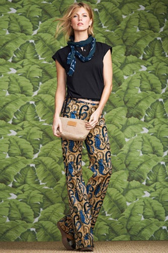 PairABoldPatternedPantWithASolidTop(extra-points-for-a-solid-that-matches-a-color-in-the-print)_LLBean-Signature