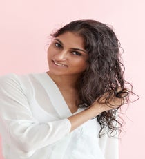 Start by spritzing the surface of your hair with spray gel. Scrunch hair all-over to create pieciness, then let hair air dry for five minutes in order to lock in texture and add a touch of volume to the roots — as hair dries, it will expand and plump up. LowPony_030_R