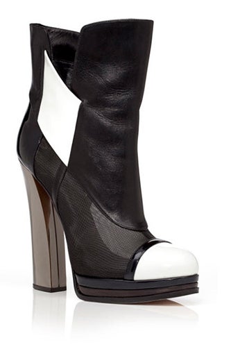 casadei-prabal-gurung-pre-fall-2013-black-capped-toe-boot