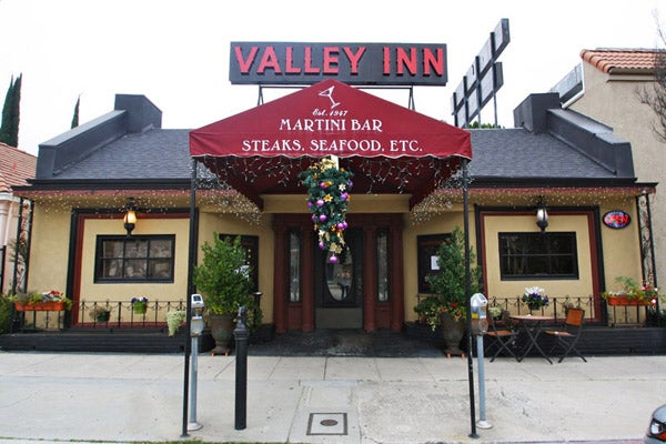 25_28_ValleyInn4-shawna-sellmeyer