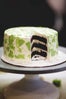 hot to decorate a cake