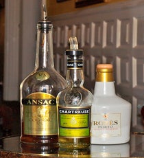 You'll need:
1 1/2 oz white port
3/4 oz Cognac
1/2 oz yellow Chartreuse
1 dehydrated orange slice (optional)
Pinch of sea salt (optional) 08_Supplies_2