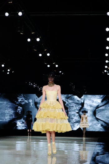 20_McQueen_SS13_NinaW_21