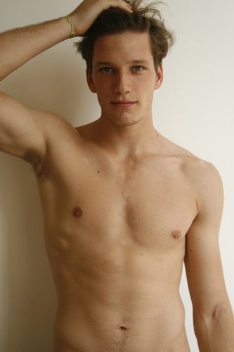 model-fired-for-croissant-florian-van-bael-2