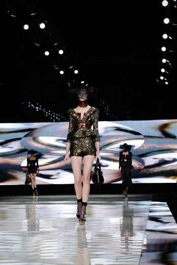 13_McQueen_SS13_NinaW_16
