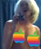 Apple-Store-Topless