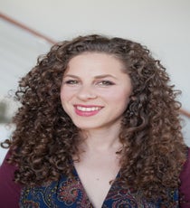 We modeled this ‘do on a head of super-tight coils, but it works well for all curly girls! 27_13_R29Curly-3