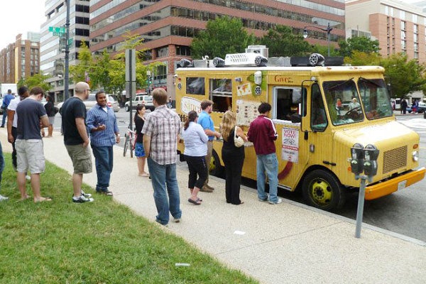 FoodTrucks_Sauca_Lineslide