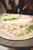 hot to decorate a cake