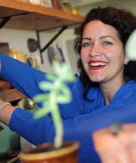 beatrice-valenzuela-280
