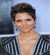 Halle Berry
Once a Bond girl, always a flat-out bombshell. We got goosebumps when Ms. Berry sauntered out onto the stage in her drop-dead metallic Versace, her now-signature cropped cut glistening with the addition of golden highlights. She just gets more gorgeous every time we see her, no?
Photo: Jim Smeal/BEImages Halle-Berry_Jim-Smeal_BEImages_rexusa_1255640ml