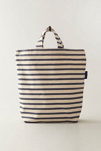 BAGGU-Duck-Bag-Canvas_$24_Steven-Alan