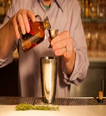 Step 1: Pour the vanilla-infused brandy into a shaker. 02_001_Cocktail#1_Vanilla_steps